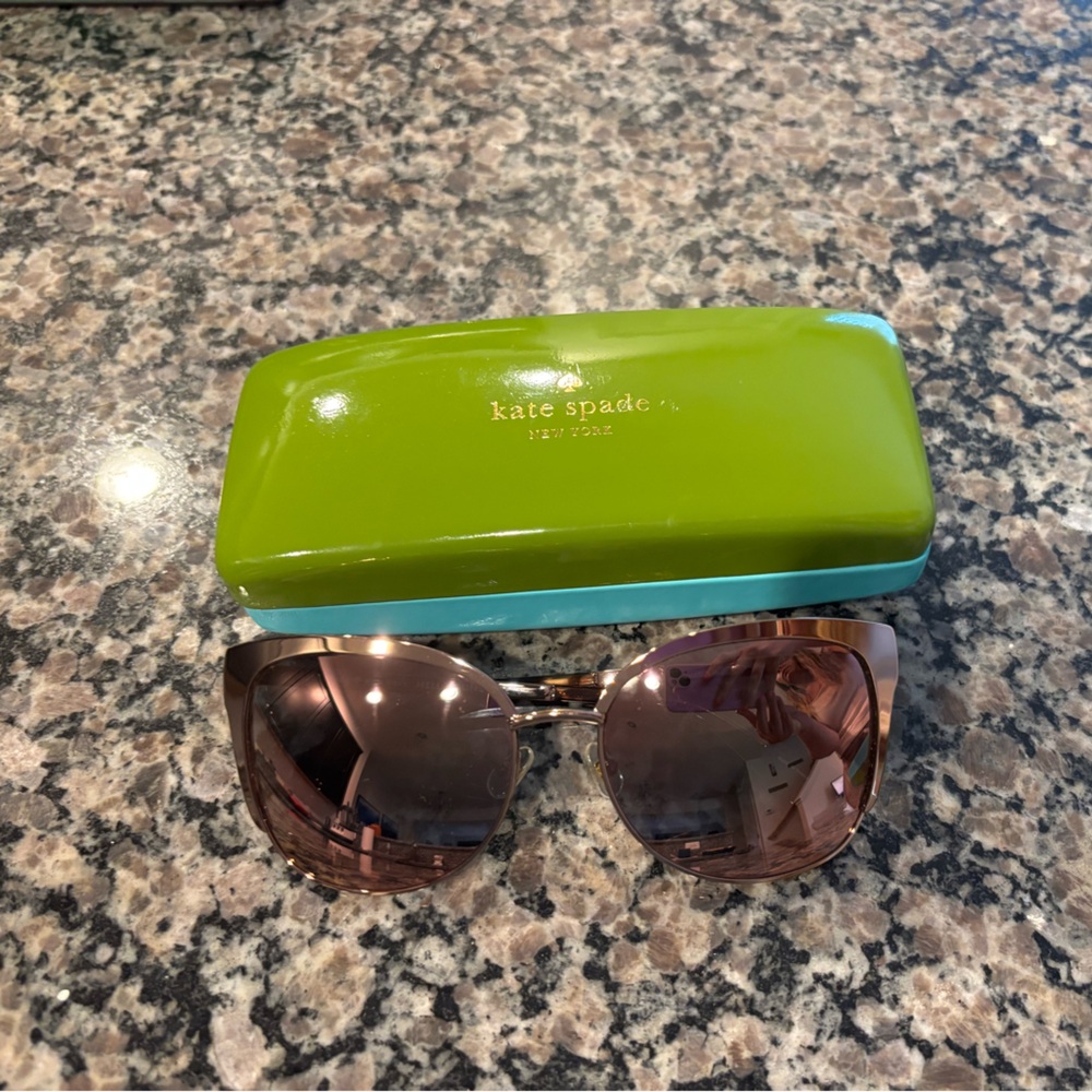 NWOT Kate Spade Sunglasses with case and cleaning cloth